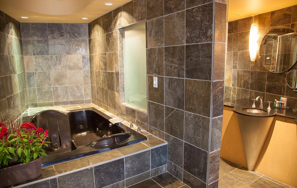 Jacuzzi Suite