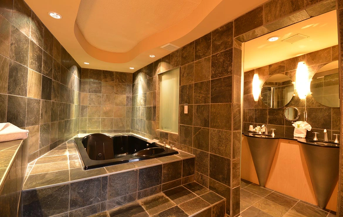 Jacuzzi Suite